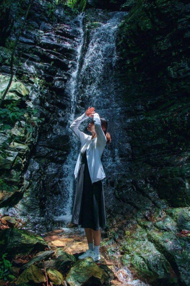 地库停车费一年一涨 业主们喊话:给出一个合理依据!